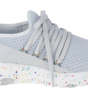 Women’s Merrell light grey with confetti primary sole. Worn once. EUC. Size 9